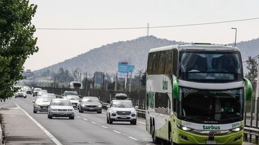 Fin de semana XL: Han salido casi 150 mil vehículos de Santiago y ya van tres decesos