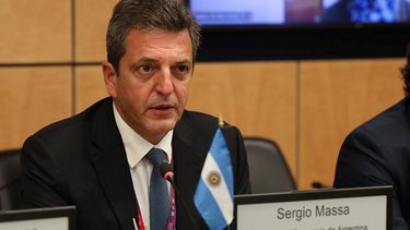 Massa confirma su continuidad como ministro de Economía de Argentina tras triunfo de Milei