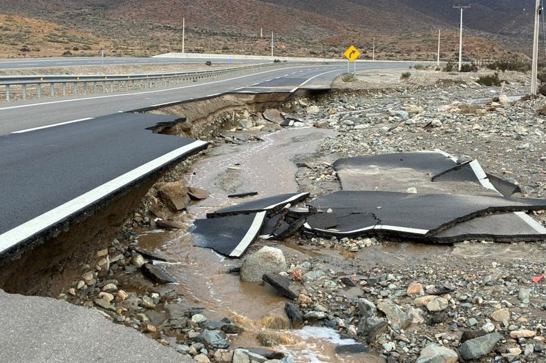 Ruta 5 Norte cortada en varios tramos tras las históricas lluvias - Agencia Uno
