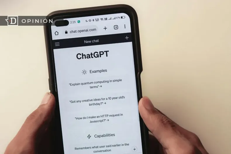 22621 chat gpt en un celular.webp
