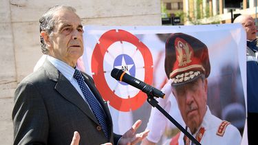 Hermógenes Pérez de Arce defiende a sujeto que rompió grifo y lo compara con Presidente Boric