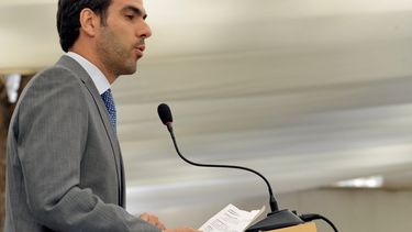 Columnista de El Mercurio propone que personas de izquierda paguen impuestos por consumir bienes de lujo