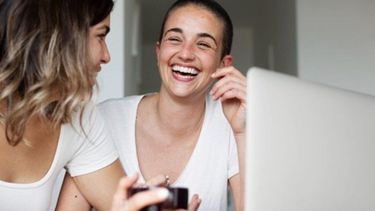 Cómo hacer amigos y conectar con personas jugando online