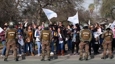 Paro de profesores: Docentes interrumpen actividad de Piñera en Maipú con manifestaciones
