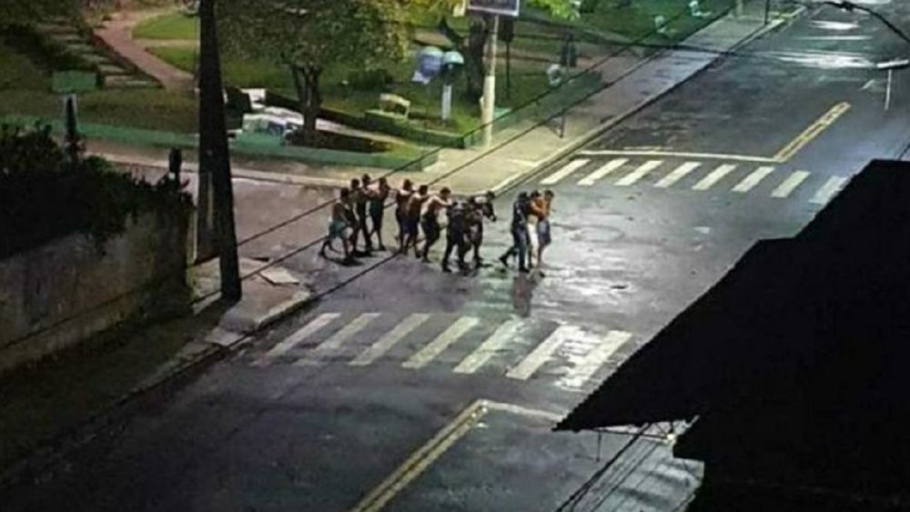 Las imágenes que dejaron los dos cinematográficos asaltos a bancos en Brasil en menos de 24 horas