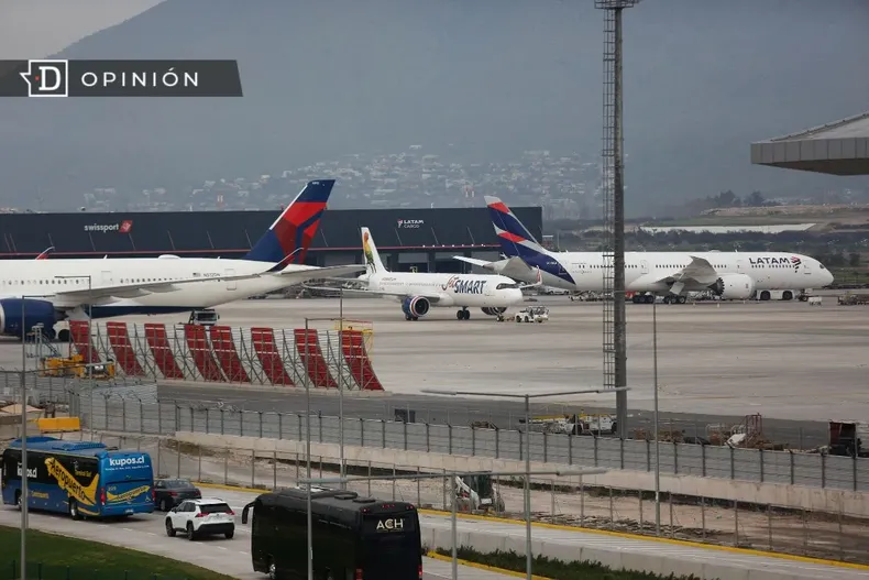 16075 foto de aviones en el aeropuerto.webp