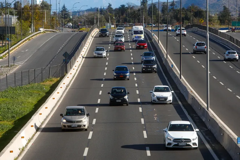 choco por desnivel provocado por filtracion de agua y sin senaletica en ruta del loa concesionaria debera pagarle 30 millones.webp