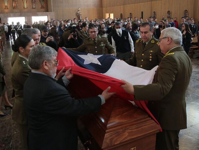 Ceremonia en recuerdo de carabinero fallecido Carlos Retamal Agencia Uno.jpeg