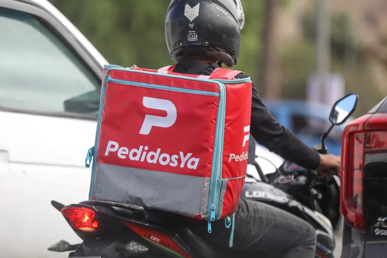 repartidor perdio la vision de un ojo en estallido social tras perdigon de carabineros corte ordena pagarle 150 millones.webp