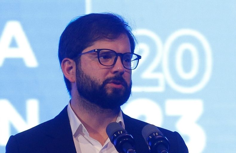 Gabriel Boric en la Camara Chilena de la Construccion.jpg