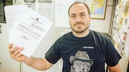 Hijo de Bolsonaro deja en suspenso su cargo tras asegurar que “Brasil no tendrá transformación por las vías democráticas”