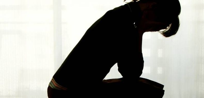 violencia intrafamiliar pololeo mujer archivo.jpg