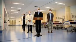 Ascensor del recién inaugurado Hospital Félix Bulnes cae ocho pisos con funcionaria en su interior