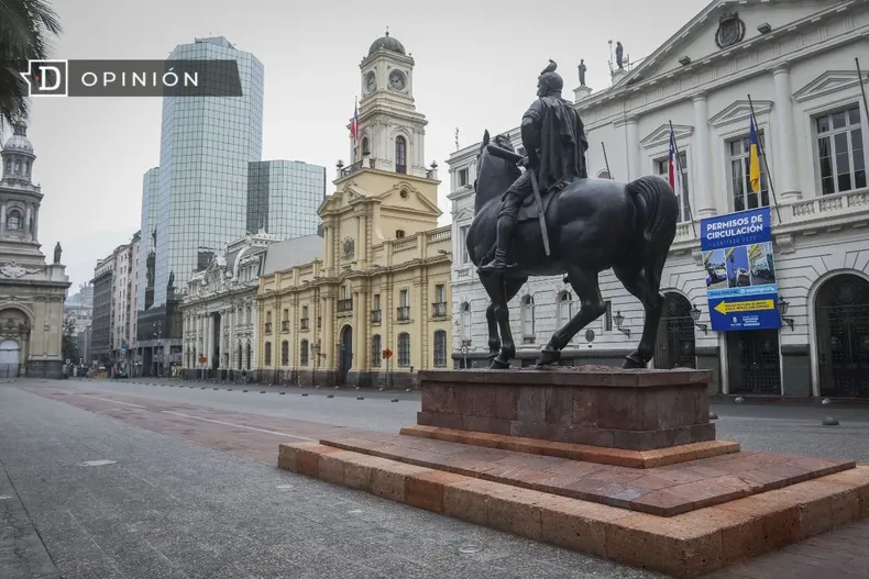 11441 estatua de pedro de valdivia en la plaza de armas de santiag.webp