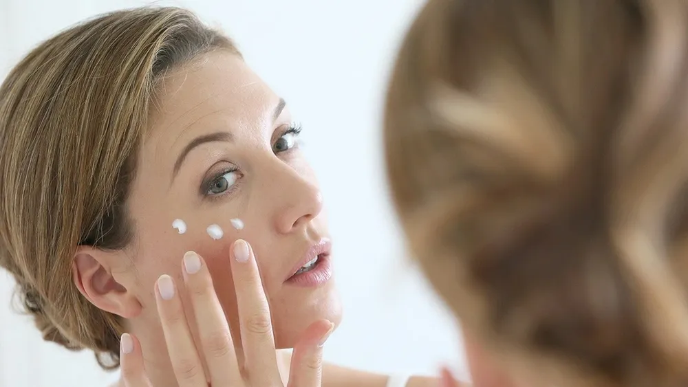 Estos son los cosméticos en crema, cápsulas, gel y spray bajo alerta por venta sin resolución en RRSS y páginas web