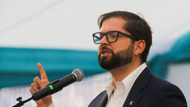 Boric asegura que defenderá con firmeza aborto en tres causales tras arremetida de Republicanos