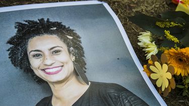 Caso de corrupción de hijo de Bolsonaro involucra a madre y esposa del principal sospechoso de asesinar a Marielle Franco
