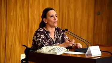 Vicepresidenta argentina que vive en silla de ruedas justifica que la policía dispare a las piernas en las protestas