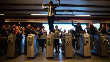 “Santiago se está quemando”: las reacciones de los músicos nacionales ante las últimas protestas callejeras