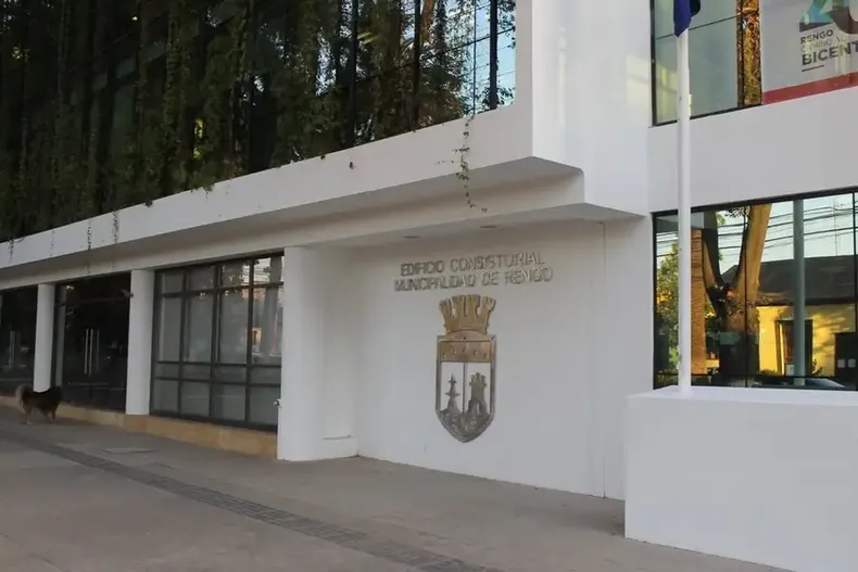 tras 8 anos de espera por arreglo de alcantarillado corte ordena a municipalidad de rengo solucion inmediata.webp