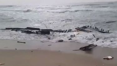 VIDEO| Al menos 60 muertos en Italia al naufragar barco con alrededor de 200 migrantes