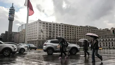 Chubascos y viento de hasta 40 km/h: DMC confirma precipitaciones para este fin de semana en Santiago