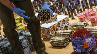 Empresario de Meiggs detenido por surtir de fuegos artificiales a barras bravas y narcos