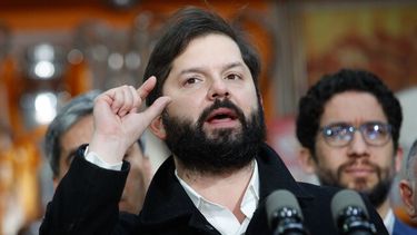 Gobierno aumenta sueldo mínimo y triplica subsidio a las tarifas eléctricas