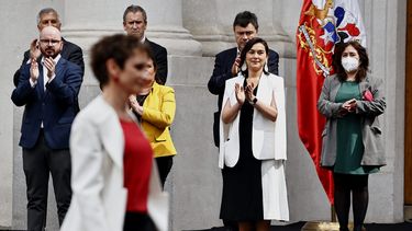 Prensa mundial dice que Boric “sacrifica a su círculo íntimo” y gira a la centroizquierda