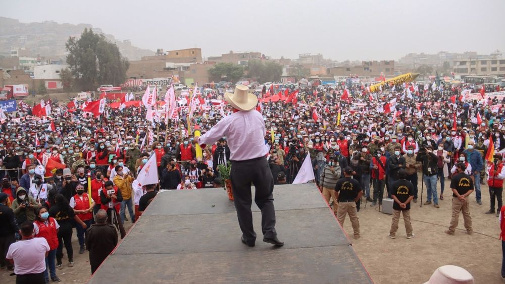 Castillo asume rol de presidente electo de Perú pese a que todavía no hay proclamación oficial