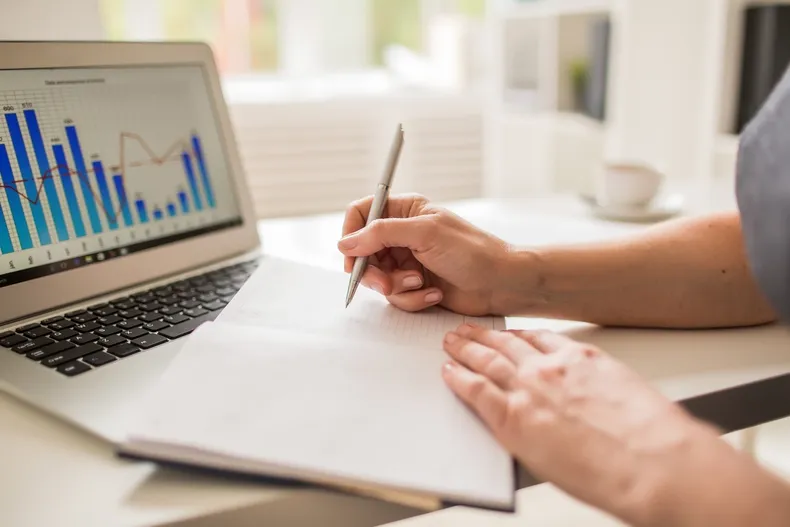 10495 analyzing statistics work.webp