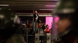 FOTOS| Desobediencia civil: Las postales de la evasión masiva en el Metro