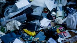Baterías de litio y basura electrónica. Baterías de litio y basura electrónica.