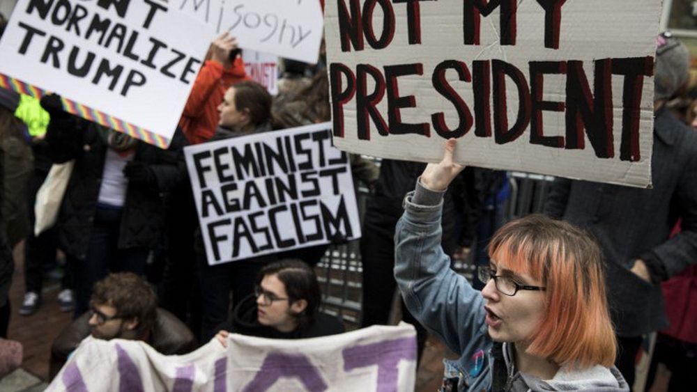 VIDEOS| Capuchas, saqueos y represión policial: Así fueron las protestas durante la toma de poder de Donald Trump