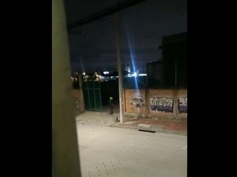 Helicoptero en colegio de Bogota.jpg