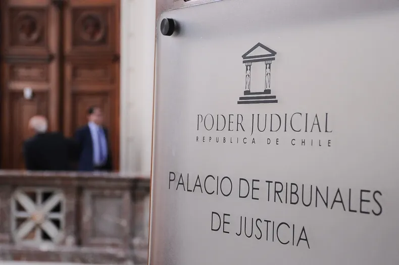 caja de compensacion desconto 367 mil de sueldo de trabajador moroso sin avisar ni explicar corte ordena devolver lo cobrado.webp