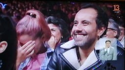 REDES| Las denuncias le joden la vida a los hombres: Críticas por aparición de actor acusado de violencia y acoso en primera fila del Festival