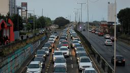 Restricción vehicular en Santiago hoy viernes 13 de junio: Si tu patente termina en estos dígitos, toma la micro
