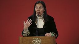 Tiene todas las competencias: Ministra del Deporte defiende el nombramiento de su hijo como asesor presidencial
