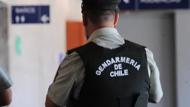 Gendarmería golpeada tras fuga de peligrosos reos disfrazados: Remueven a cuatro altos cargos