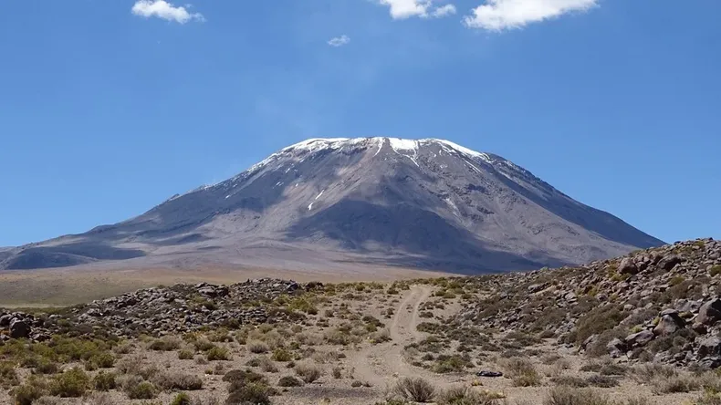 30973 volcan lascar amarilla.webp