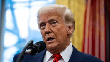 Trump ordena prohibir a mujeres trans competir en deportes femeninos escolares y universitarios en EE.UU.