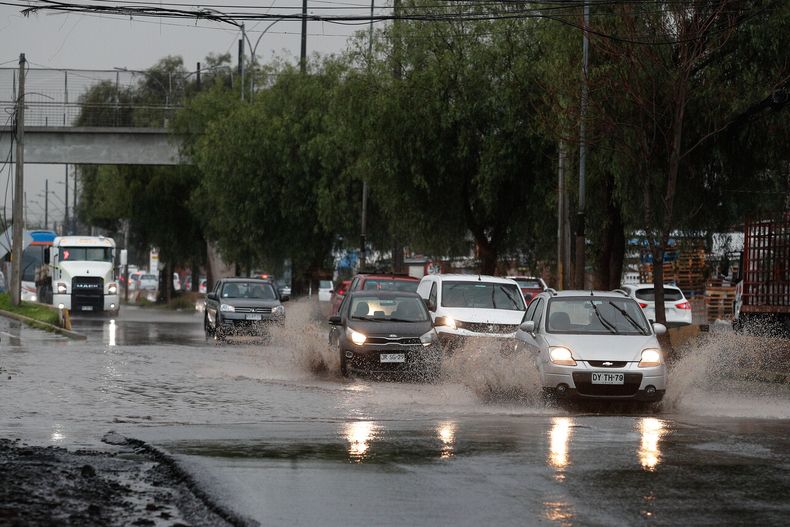 19697 lluvia en santiago finde.jpg