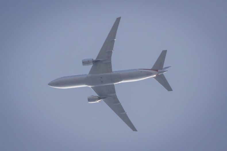 Avion comercial scaled e1716847285577.jpg