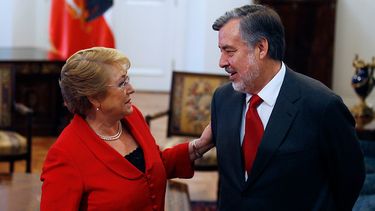FOTOS| Pura buena onda: Las imágenes del encuentro entre Michelle Bachelet y Alejandro Guillier en La Moneda