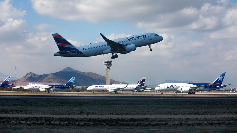 Por atraso de vuelo Santiago-Iquique pasajero amenazó con bomba a piloto: Evacúan avión
