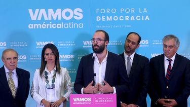 El Desconcierto | foro democracia.jpg