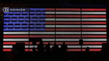 El Desconcierto | 7059 bandera de estados unidos en pantallas tras un escenario.jpg