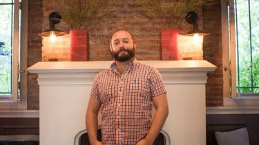 Mathias Sielfeld, el ilustrador detrás de OyeMathias: La homofobia es ver al otro como un ser no humano