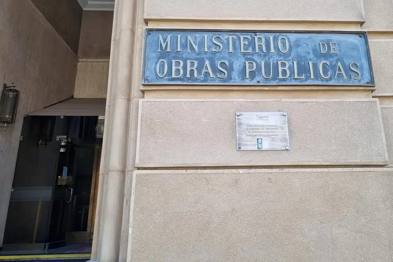 funcionario publico que guardo videos sexuales y de zoofilia en pc del mop fue destituido tras llevar litigio a la corte.webp